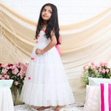 Net Woven Sleeveless Small Bow Stitched on White Gown