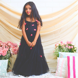 Net Woven Sleeveless Small Bow Stitched on Black Gown