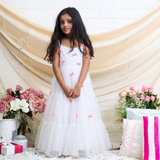 Net Woven Sleeveless Small Bow Stitched on White Gown