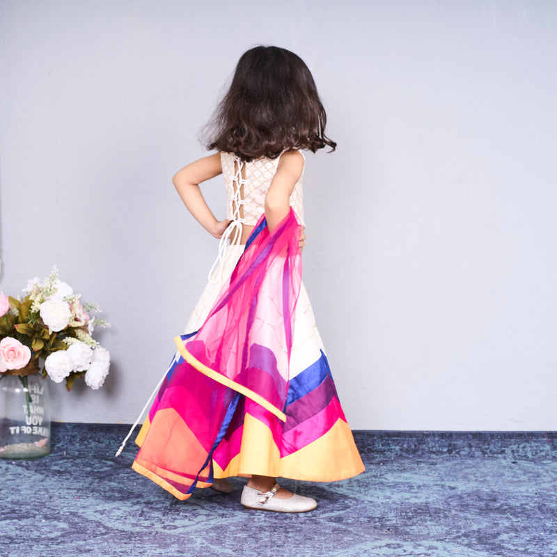 Grace meets color in this vibrant ethnic