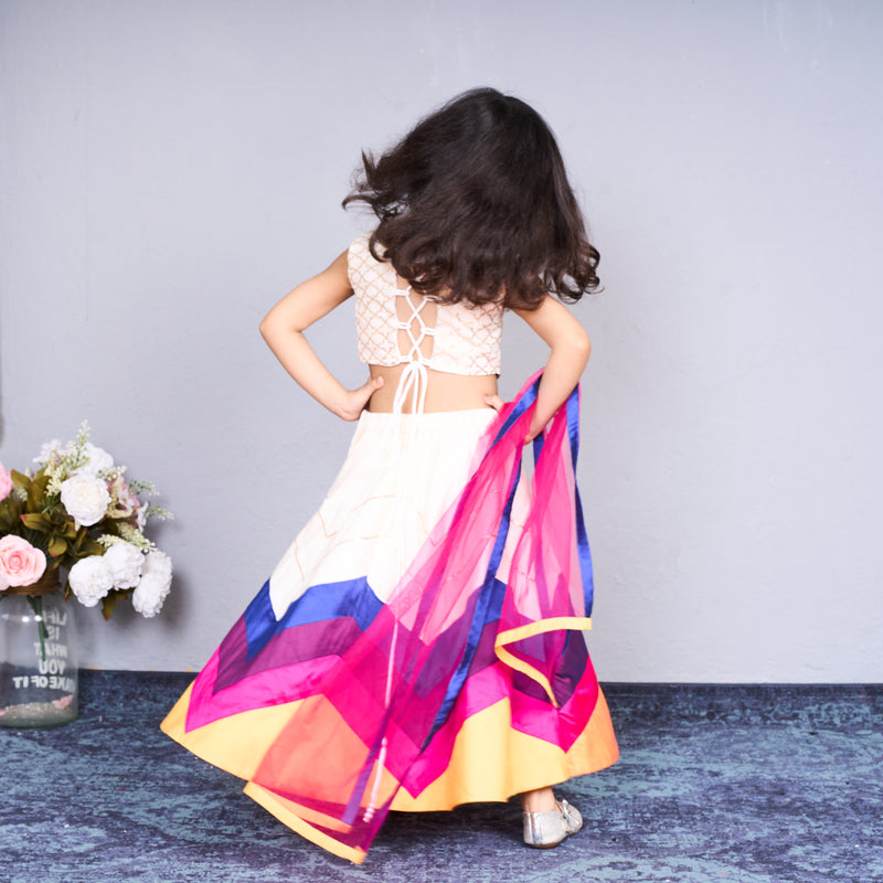 Grace meets color in this vibrant ethnic